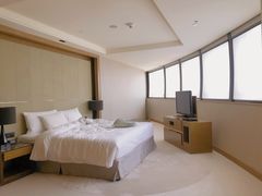 -上海滴水湖皇冠假日酒店