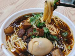 特色卤蛋大肉面-盛京人人鸡味抻面(珠江桥店)