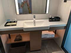 -深圳宝安体育馆希尔顿欢朋酒店