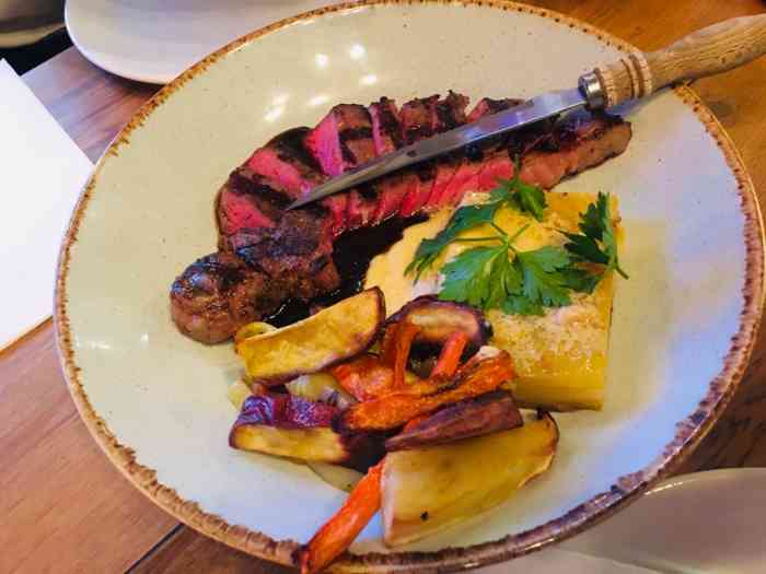 atticus finch-"嗯这一家最大的特色就是它的炸虾和炸鸡翅了.