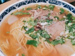 招牌骨汤牛肉面-西部马华清真兰州牛肉面·烧烤夜市(三里河店)