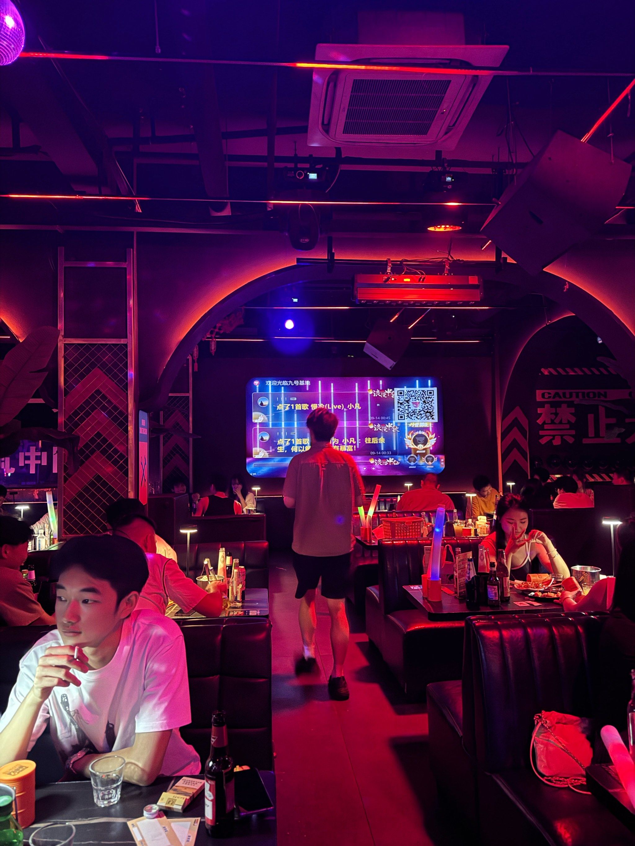 重庆找到一家很实惠好玩的自助酒馆