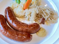 德国香肠拼盘配土豆泥和酸椰菜-LENBACH兰巴赫西餐啤酒坊(大连东港店)