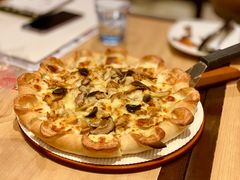 皇后黑松露鸡腿肉比萨-必胜客(WOW中心城店)