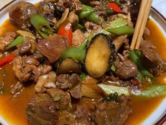 渔村鲍鱼炒鸡-小船渔村•大连菜•大连焖鱼(黄河路店)