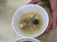 白莲炖尾龙骨汤-东平传统鸡饭(德信华城店)