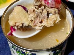 玫瑰花羊肚菌土鸡汤-伊带伊路新疆美食府(呼家楼店)