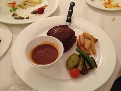 煎S级牛里脊扒配黑松-成桂西餐厅·42年的味道(五大道疙瘩楼店)