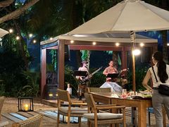 -三亚艾迪逊酒店·海滩烧烤 BARBACOA·现场乐队·浪漫晚餐·烧烤海鲜