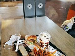 -The Habit Burger Grill 哈比特汉堡(复兴soho店)