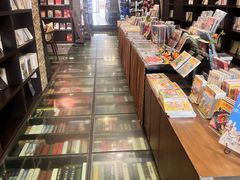 -钟书阁(松江泰晤士小镇店)