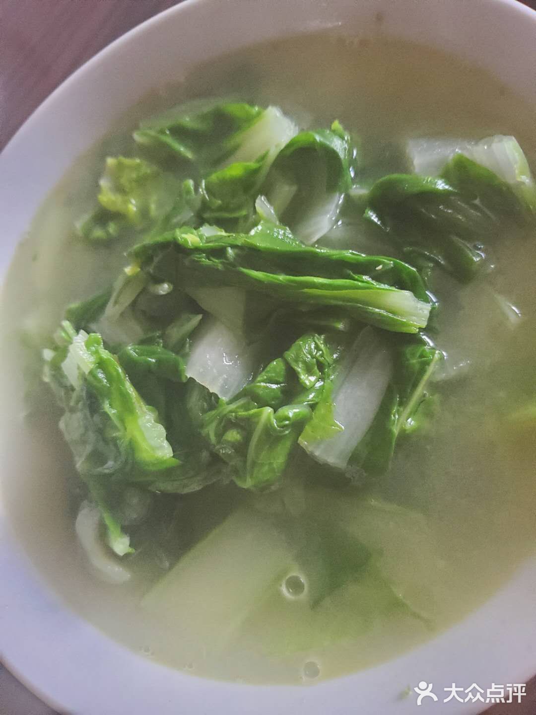 这个季节的小白菜很新鲜，适合清炒