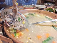 -洱火云南酸菜牛肉火锅(石景山当代商城店)