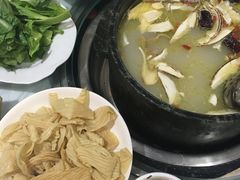 -南渝食府.墨脱石锅松茸鸡