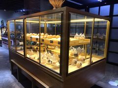 面包甜点陈列柜-啊噗吐呦现场烘焙(麦凯乐店)