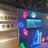 新开的去的时候赶上下雨，所以人不多，室外街很干净