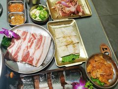 -围炉肉舍•炭烤活鳗•丹东海鲜烤肉(步行街店)