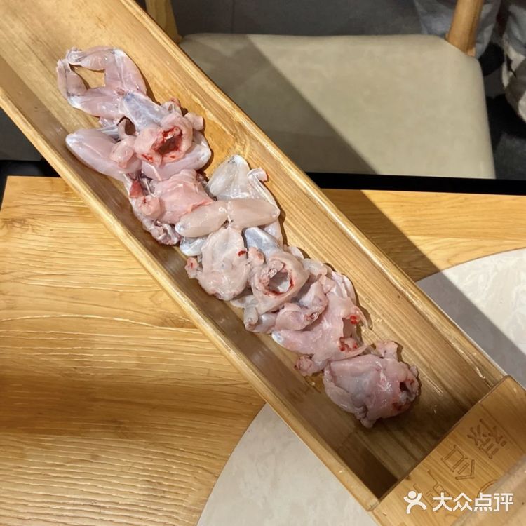 禄合門超级好吃的牛蛙，而且无敌性价比