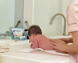 点击看大图 -妈咪爱月子中心·母婴护理