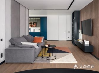 106平米的质感与沉稳下，色彩成为了最亮眼的点缀