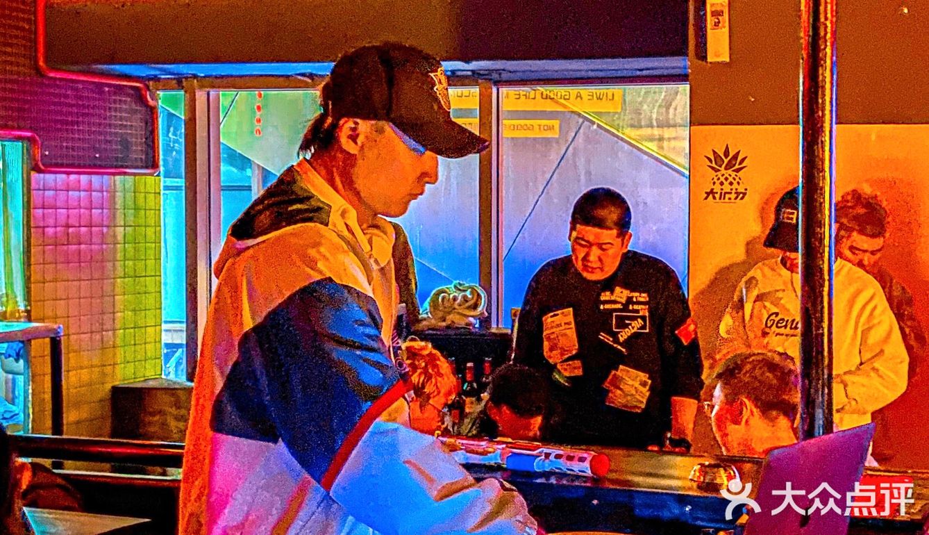 要嗨就来这里！大菠萝音乐餐吧！