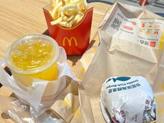 -麦当劳(深圳北站B2检票口楼上)