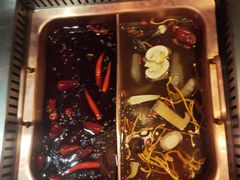 -老牌坊云南鱼豆花火锅(爱建店)