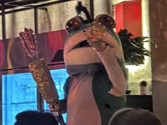 -FOUR PLAY BAR