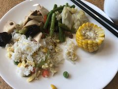 -西安大雁塔科技大学地铁站亚朵酒店