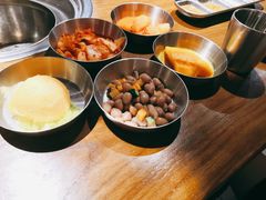 小菜碳生菜无限量-·缸桶屋·韩式牛肋条自助烤肉(西湖D11店)