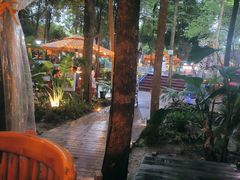 -二荆条·蜀鲜汇城市森林火锅