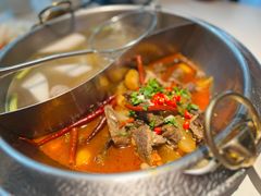 特色牛腩鸳鸯锅-左庭右院鲜牛肉火锅(金山万达店)