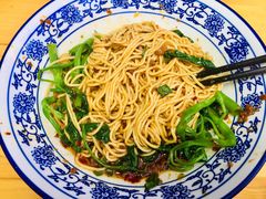 -渝之汇牛肉豌杂面