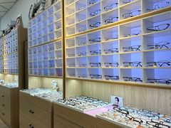 -天空之镜眼镜店蔡司依视路配镜授权零售店(望京颐堤港店)