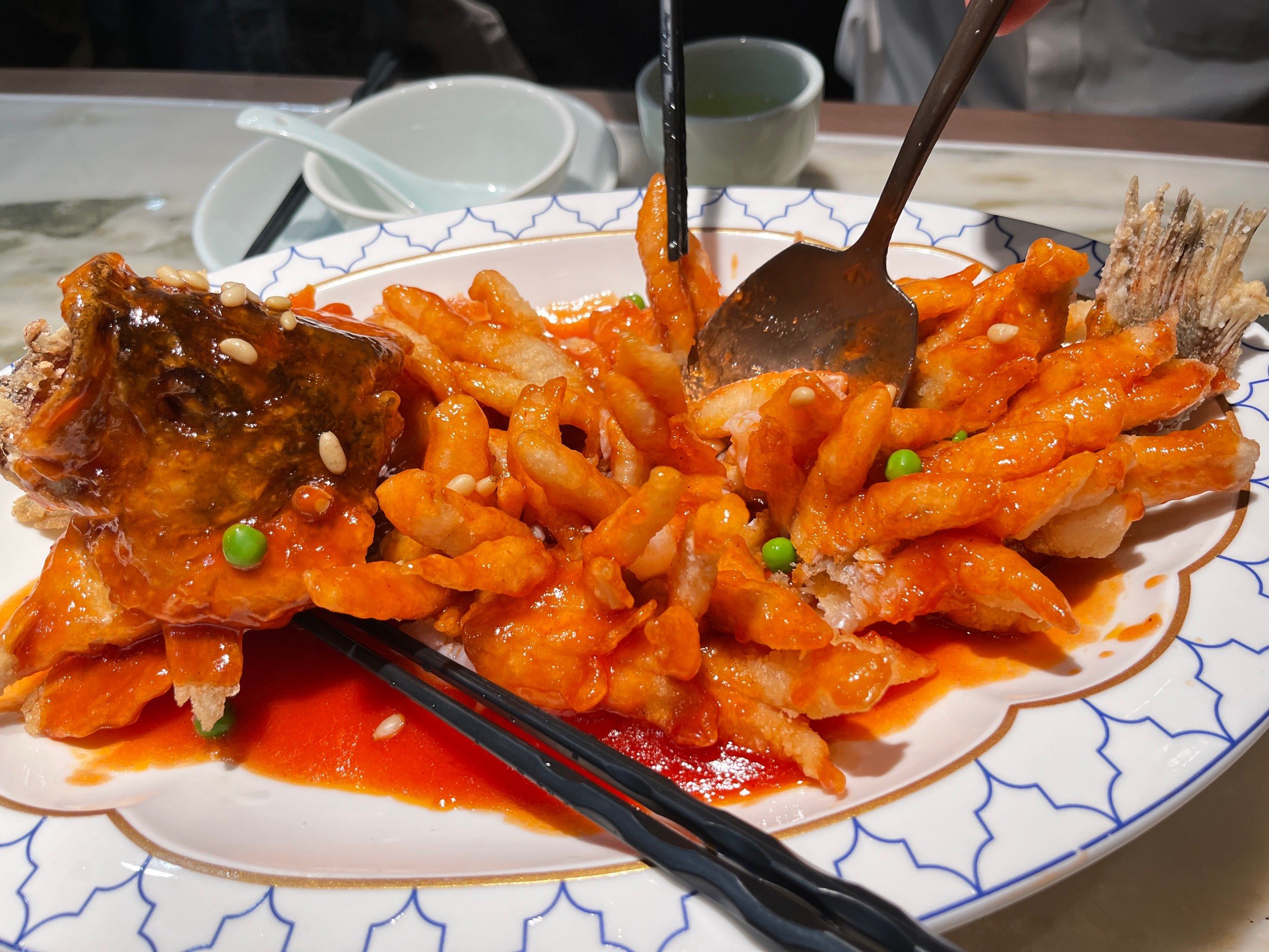 这里有糖醋菊花松子鱼