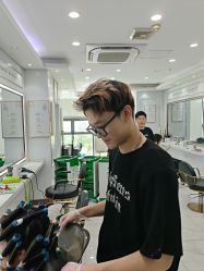 -镁连社·美联社