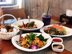 -Chom Cafe and Restaurant