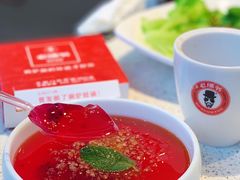 鲜火龙果冰粉-老佛爷铜炉蛙锅(海岸城店)