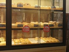 面包甜点陈列柜-啊噗吐呦现场烘焙(麦凯乐店)