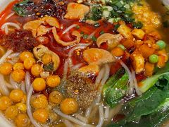 -爆炸头阿姨小四川正宗川味小吃(无任何分店)