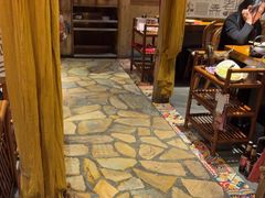 -老牌坊云南鱼豆花火锅(爱建店)