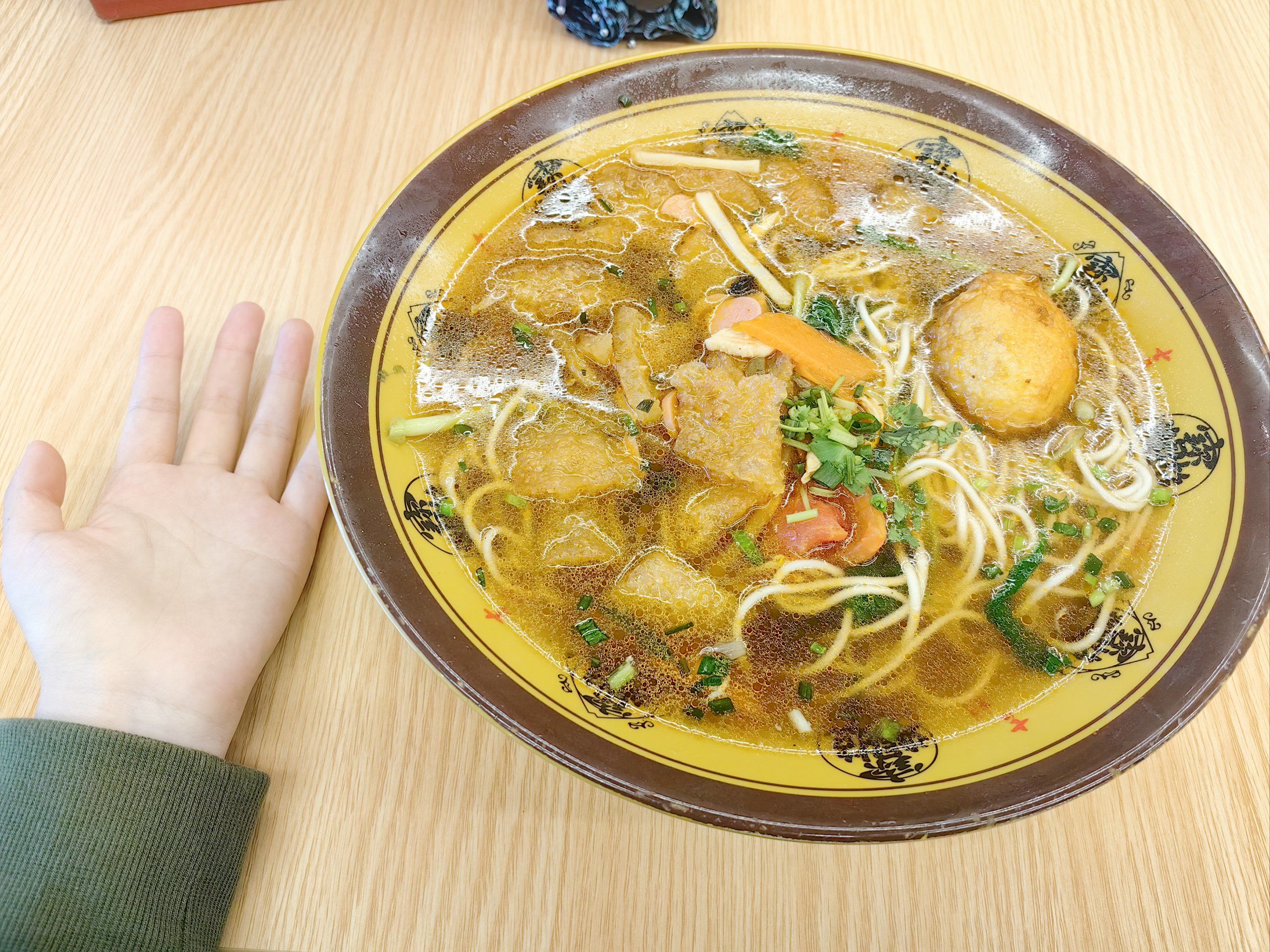 真大碗皮肚三鲜面