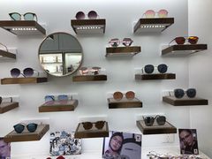-翰佐蔡司小乐圆·依视路星趣控·暴龙眼镜折扣店