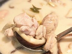 鲜椰汁杂菌鸡汤-黄珍珍泰国菜馆(九龙城店)