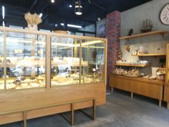 面包甜点陈列柜-啊噗吐呦现场烘焙(麦凯乐店)