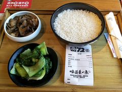 香菇滑鸡饭简餐-72街红烧排骨饭(海珠丽影广场店)