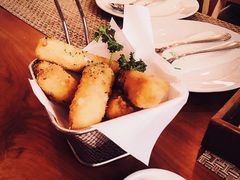 -Chom Cafe and Restaurant