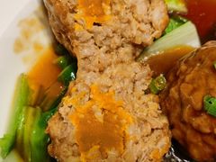 鸭蛋黄狮子头-闫府私房菜·老字号(恒隆店)