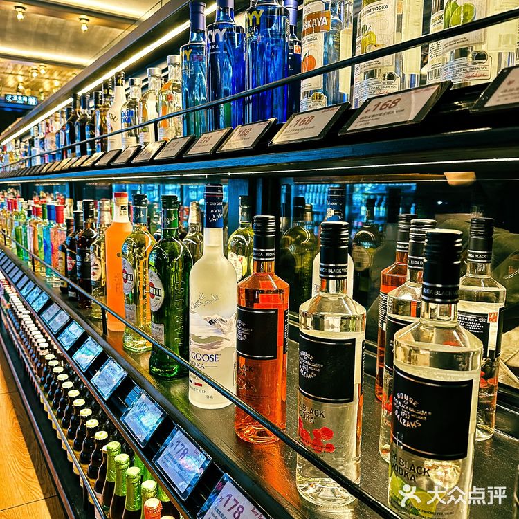 我居然在酒吧撑到扶墙出⁉️