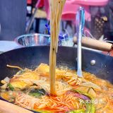开心婆婆👉现点现炒让人上头的螺狮粉火锅，学生党闭眼可冲‼️